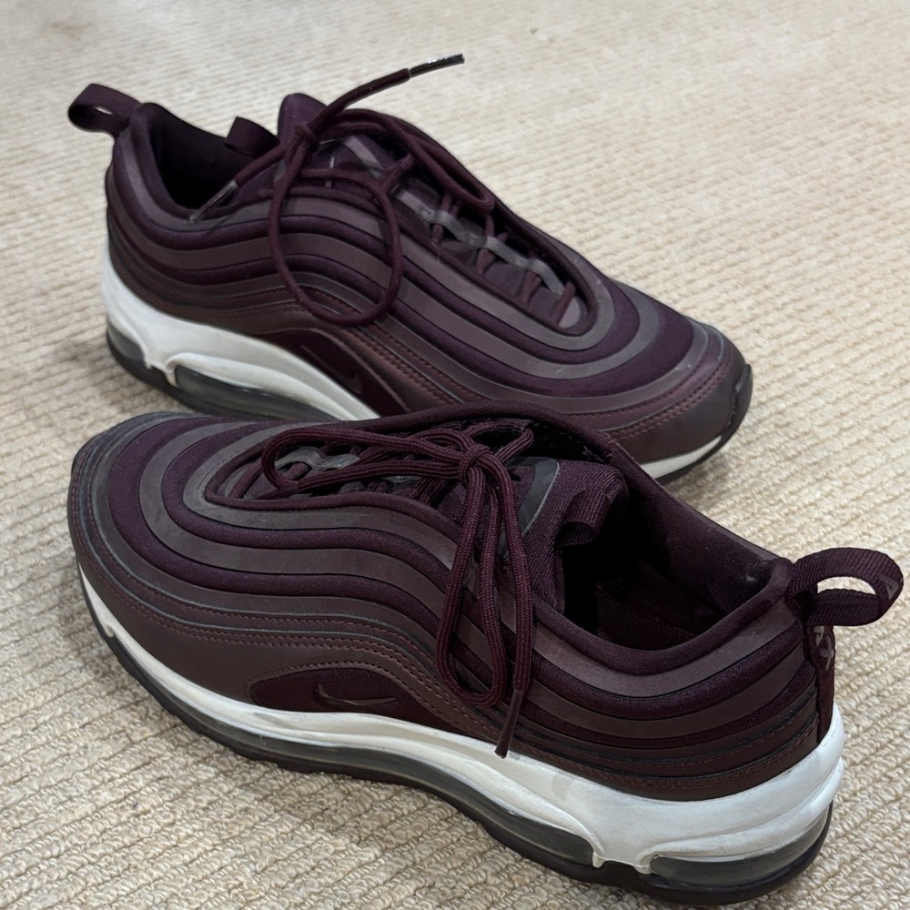 Nike Air Max 97 in Burgundy and White